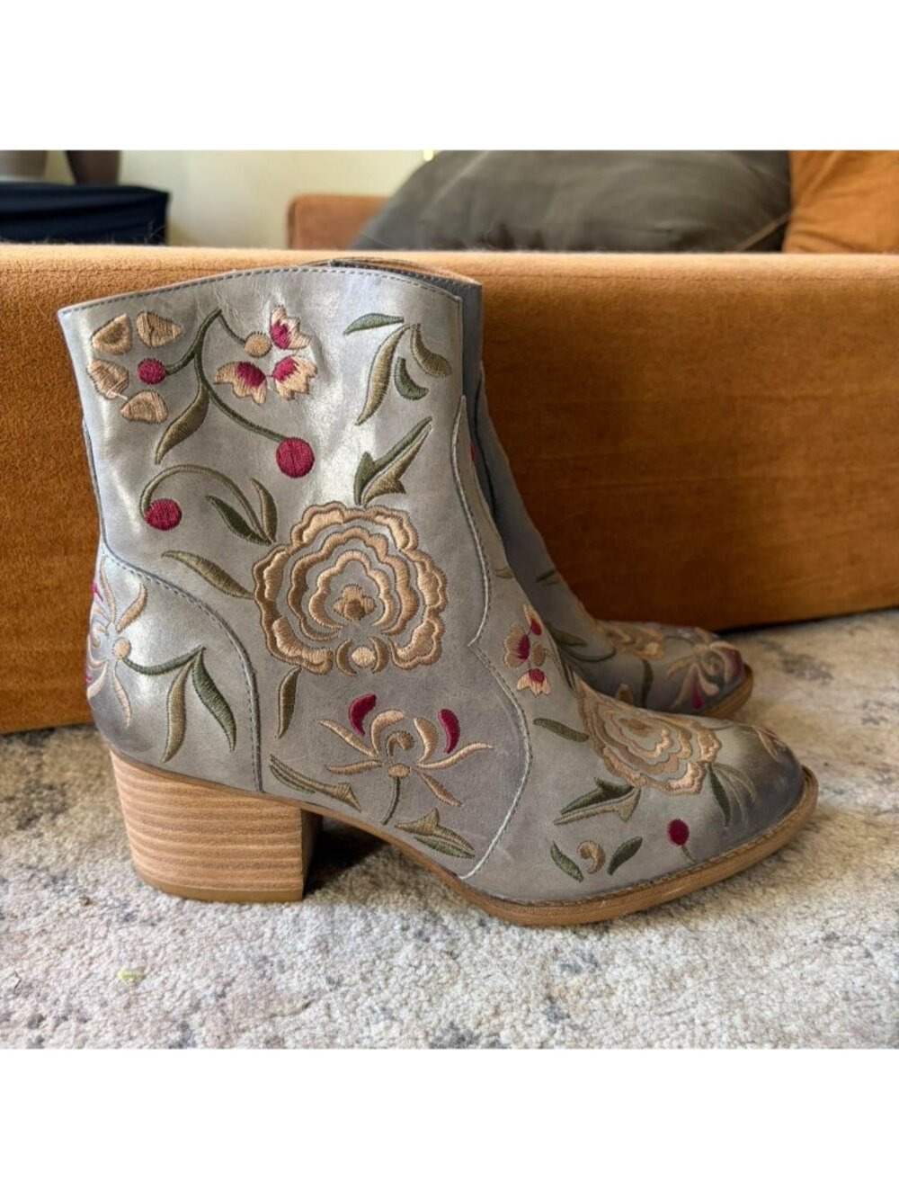 Floral Embroidery Leather Heeled booties size 7 fall hippie boho unique